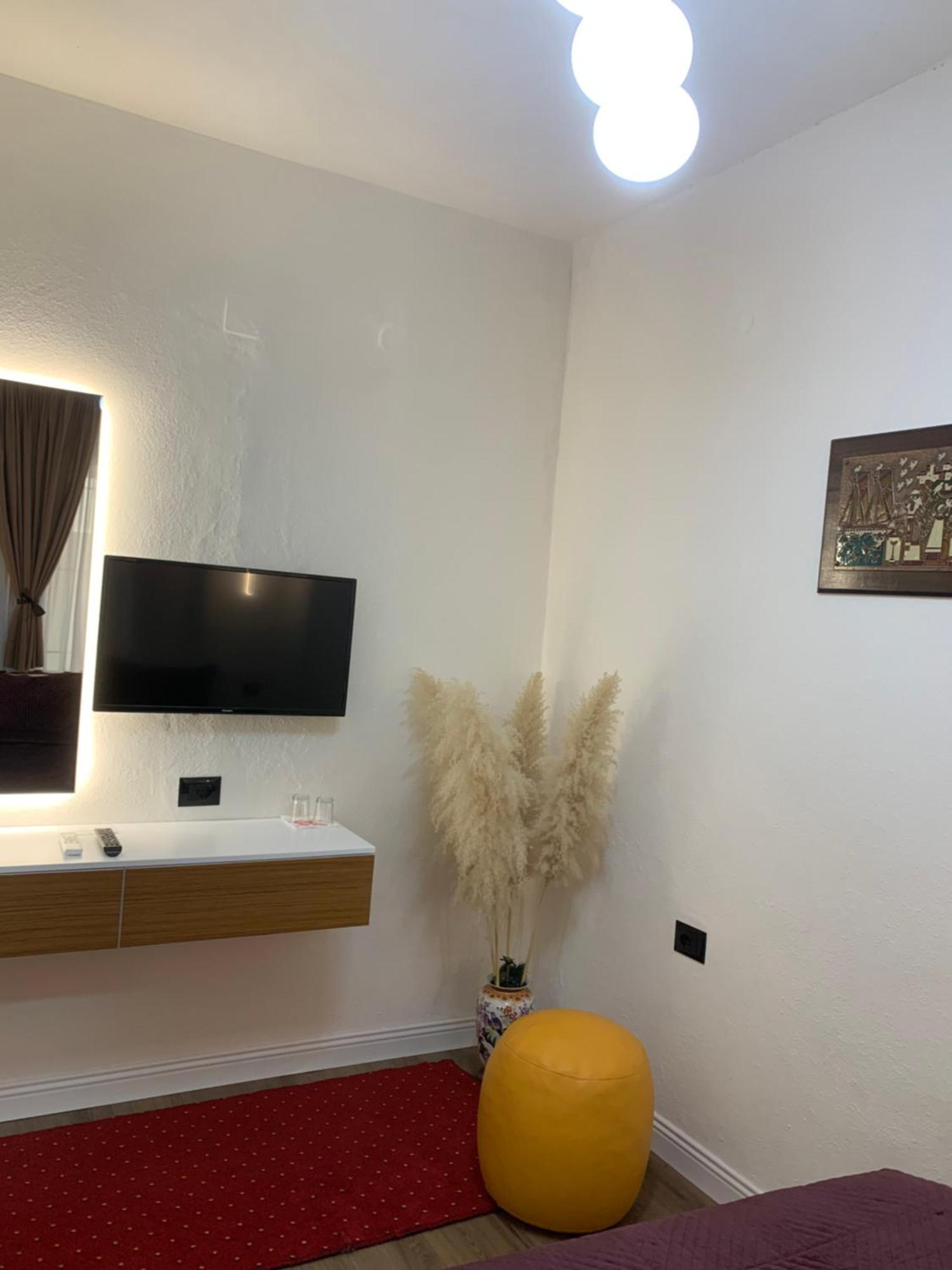 Manga Guesthouse Gjirokastër Buitenkant foto