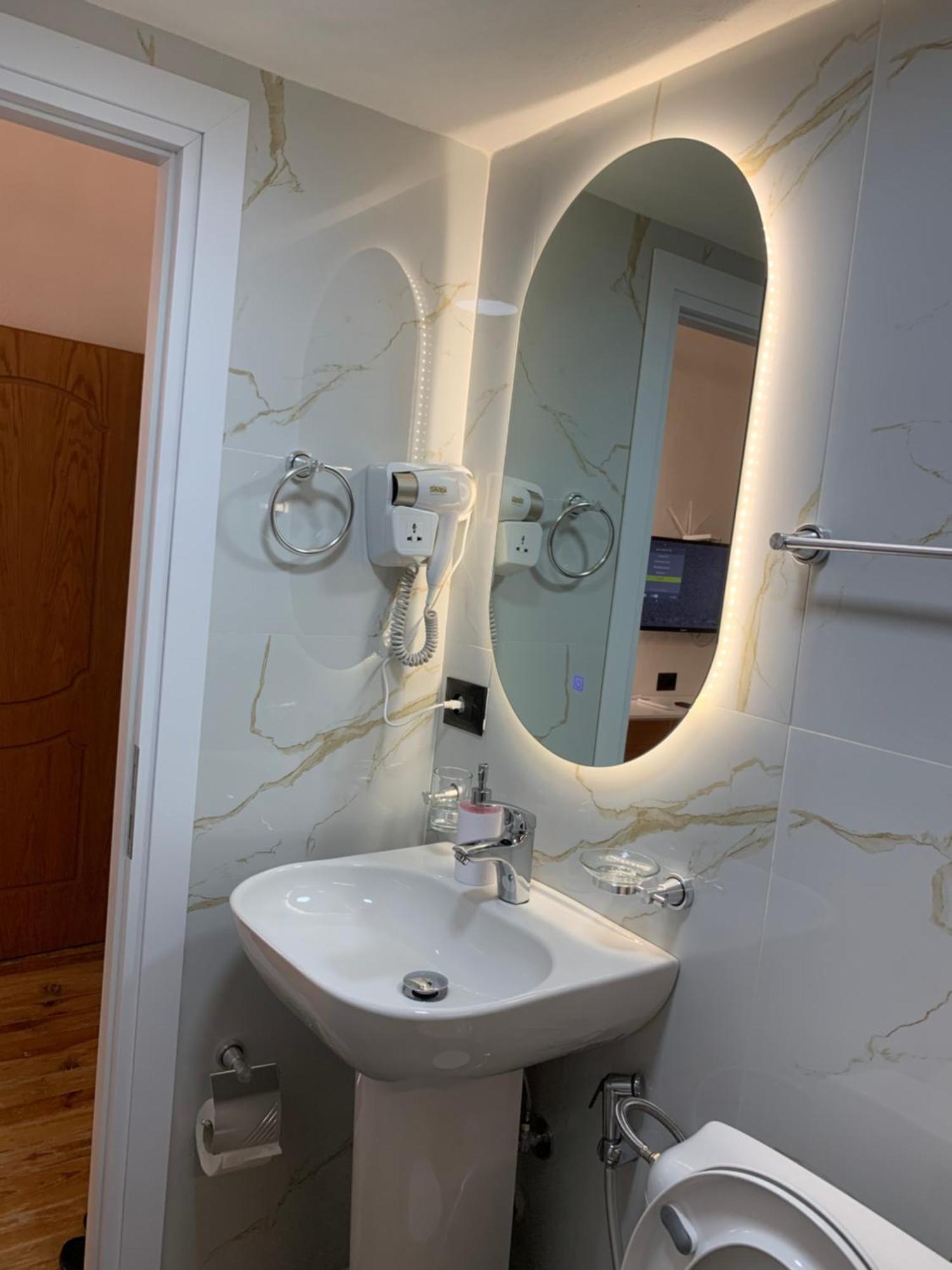 Manga Guesthouse Gjirokastër Buitenkant foto